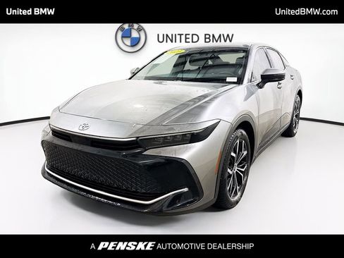 Used 2023 Toyota Crown Limited image 1