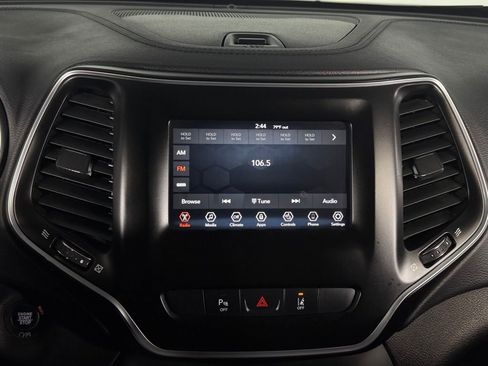 Used 2020 Jeep Cherokee Latitude Lux w/ Comfort/Convenience Group AWD/4WD image 18