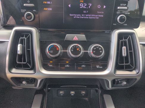 Used 2022 Kia Sorento LX AWD/4WD image 39