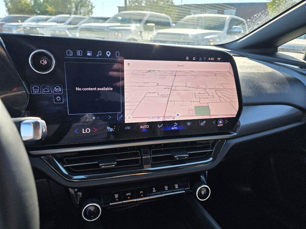 Used 2024 Chevrolet Equinox EV RS FWD image 11