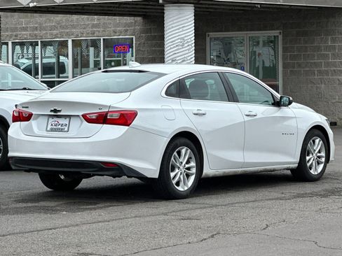 Used 2017 Chevrolet Malibu LT image 4