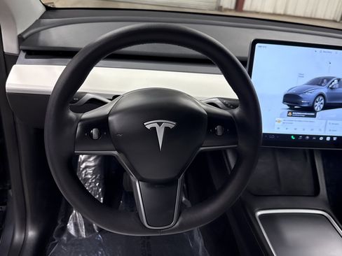 Used 2023 Tesla Model Y Long Range image 7