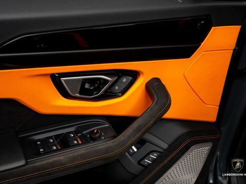 Used 2023 Lamborghini Urus S image 26