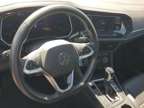 Used 2022 Volkswagen Jetta SE FWD image 16