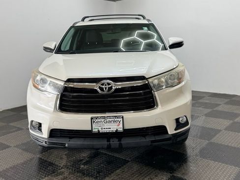 Used 2016 Toyota Highlander XLE AWD/4WD image 4