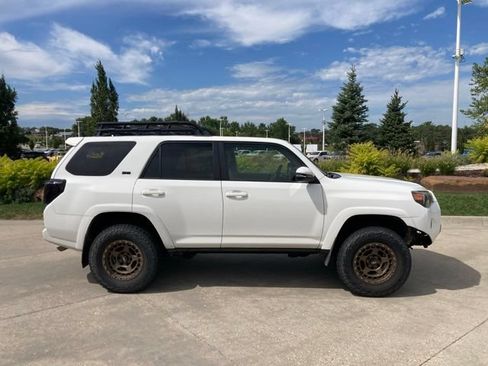 Used 2018 Toyota 4Runner SR5 Premium AWD/4WD image 2