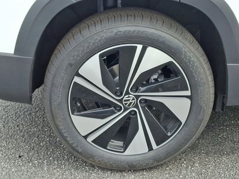 New 2026 Volkswagen Taos SE AWD/4WD image 5