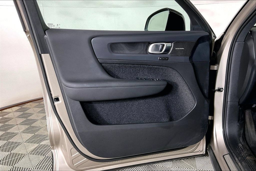 Used 2024 Volvo XC40 Recharge Ultimate w/ Protection Package Premier AWD/4WD image 22