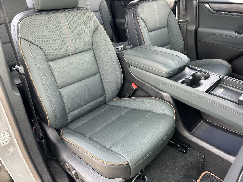New 2027 GMC Acadia AT4 w/ Luxury Package AWD/4WD image 28