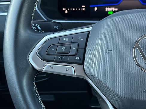 Used 2022 Volkswagen Tiguan SE image 32