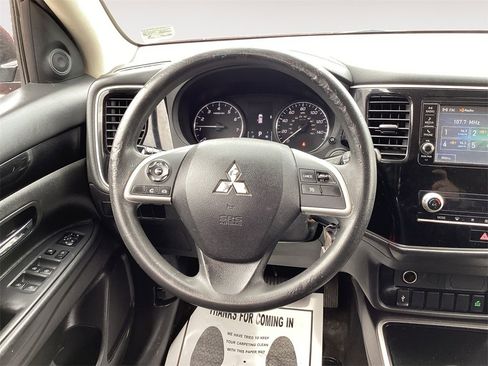 Used 2020 Mitsubishi Outlander ES image 12