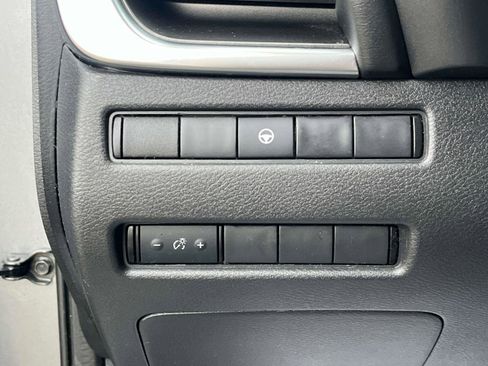 Used 2022 Nissan Rogue SV image 30