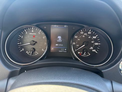 Used 2019 Nissan Rogue SV image 11