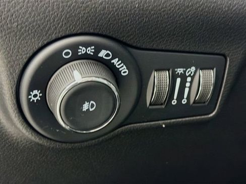 Used 2022 Jeep Compass Latitude w/ Sun and Sound Group AWD/4WD image 15