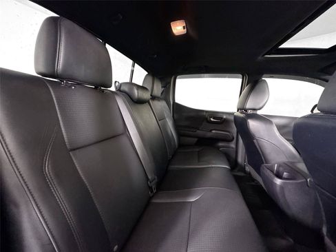 Used 2022 Toyota Tacoma TRD Off-Road w/ TRD Premium Off Road Package AWD/4WD image 39