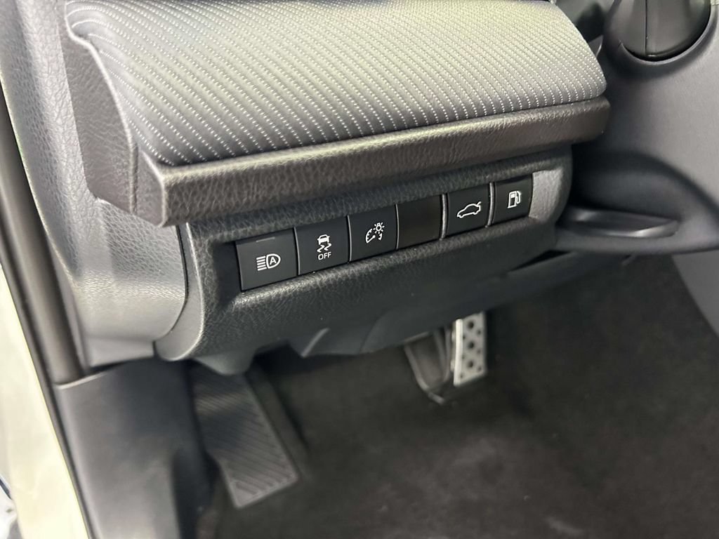 Used 2025 Toyota Camry SE w/ Convenience Package FWD image 19