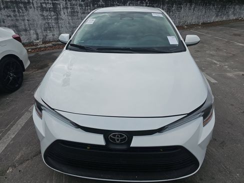 Used 2025 Toyota Corolla LE FWD image 2