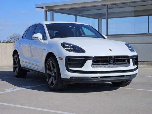 Used 2023 Porsche Macan Turbo image 10