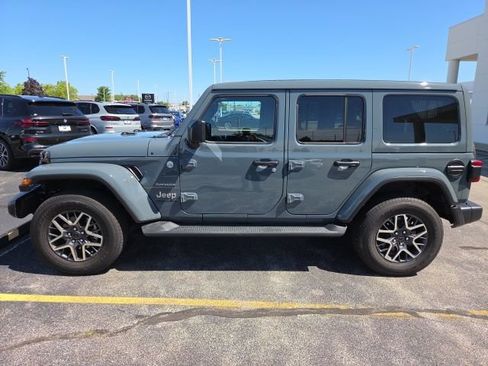 Used 2024 Jeep Wrangler Unlimited Sahara AWD/4WD image 2