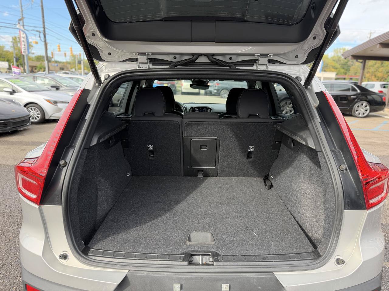 Used 2023 Volvo XC40 B5 Core AWD/4WD image 14
