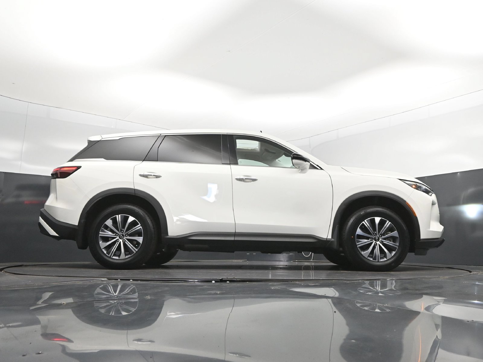 Used 2024 INFINITI QX60 Pure w/ Cargo Package FWD image 43