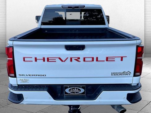 Used 2024 Chevrolet Silverado 2500 High Country AWD/4WD image 4