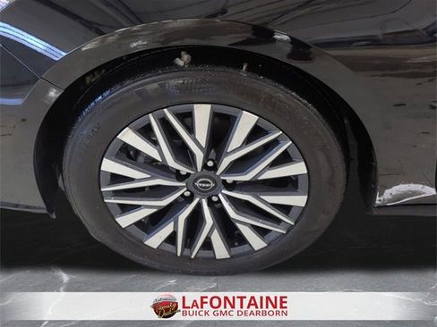 Used 2025 Nissan Altima 2.5 SV image 30