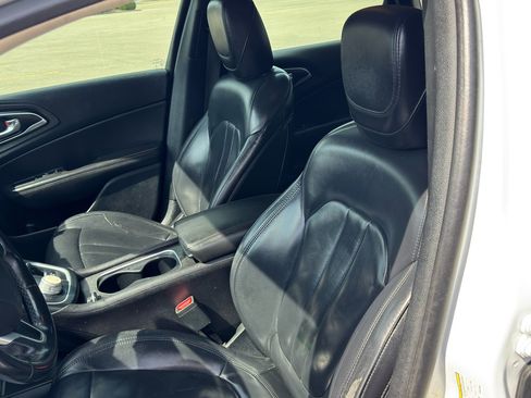 Used 2017 Chrysler 200 Limited Platinum image 29