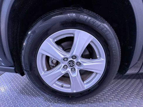 Used 2025 Toyota Highlander LE FWD image 10