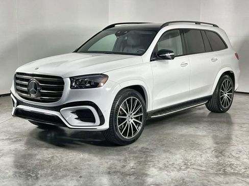 Used 2025 Mercedes-Benz GLS 450 4MATIC image 4