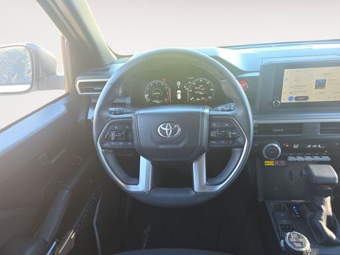Used 2025 Toyota 4Runner 4WD image 12