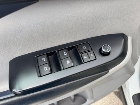 Used 2019 Toyota Highlander XLE AWD/4WD image 18