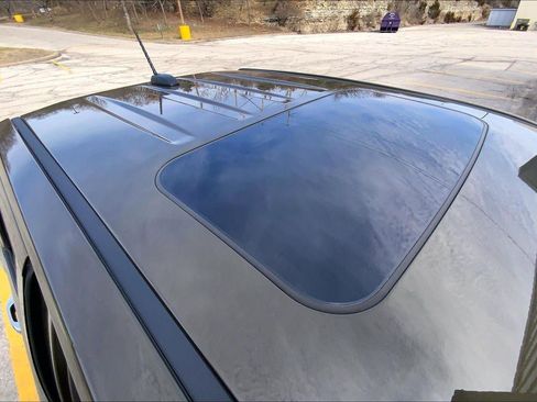 Used 2023 GMC Canyon Denali image 28