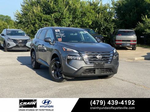 Used 2025 Nissan Rogue SV AWD/4WD image 1