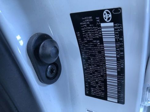 Used 2025 Toyota Corolla LE image 33