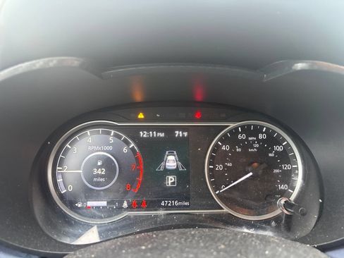 Used 2023 Nissan Versa SV FWD image 7