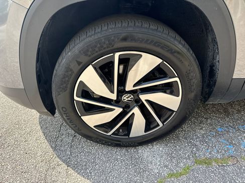 Used 2025 Volkswagen Atlas SE image 11