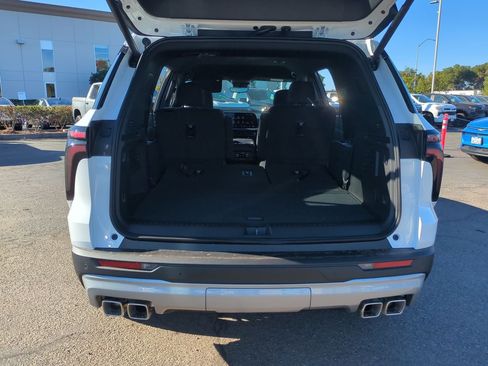 New 2026 Chevrolet Traverse LT FWD image 25