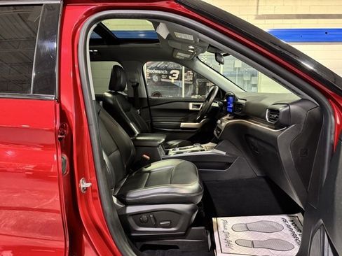 Used 2021 Ford Explorer XLT w/ Equipment Group 202A image 16