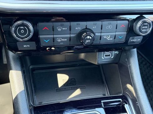 Used 2025 Jeep Compass Latitude w/ Sun & Sound Group image 22