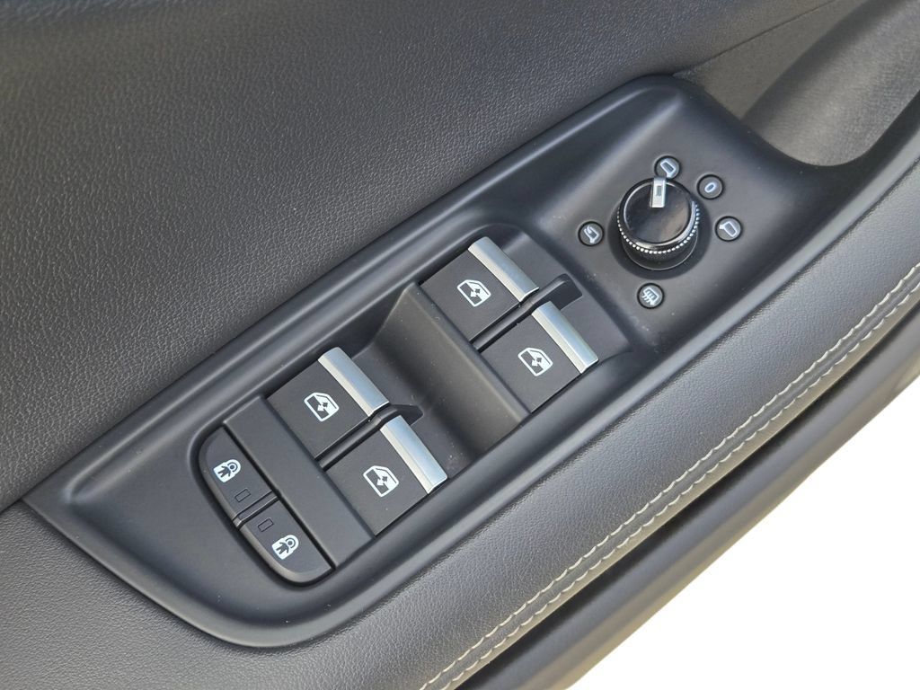 Used 2025 Audi Q8 Prestige AWD/4WD image 15