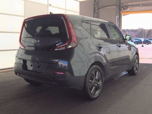 Used 2022 Kia Soul EX image 3