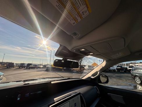 Certified 2025 Ford Expedition Active image 25