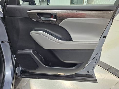 Used 2021 Toyota Highlander Platinum image 39