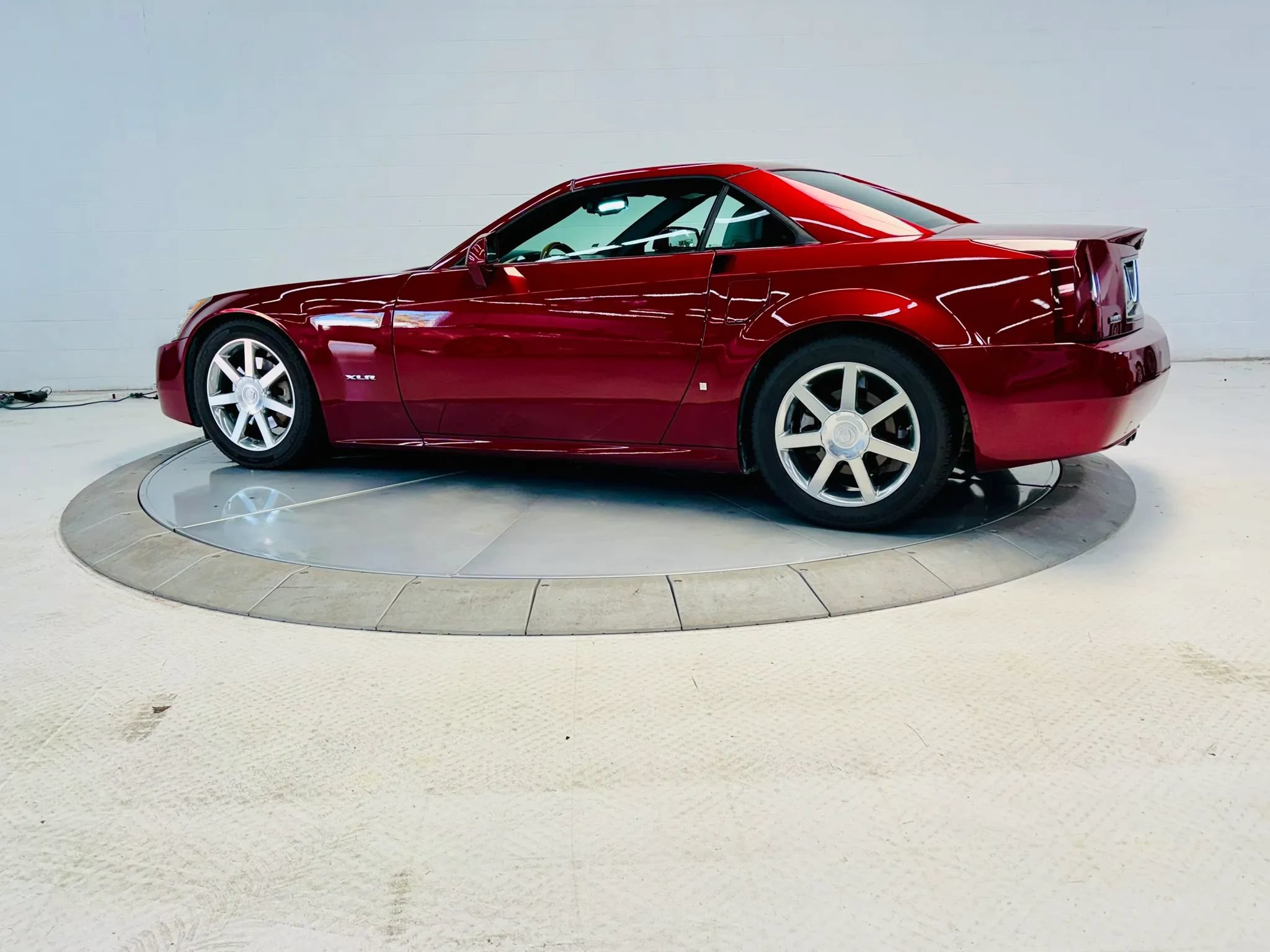 Used 2006 Cadillac XLR RWD image 5