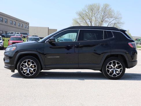 Used 2025 Jeep Compass Limited image 8