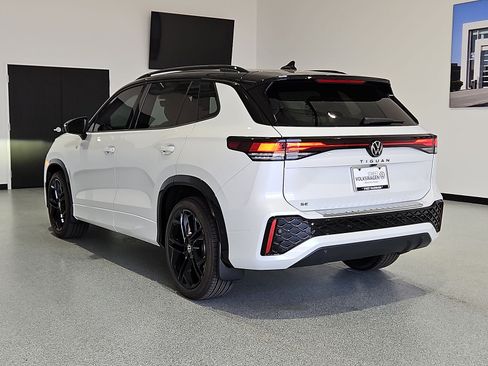 New 2026 Volkswagen Tiguan SE R-Line FWD image 7