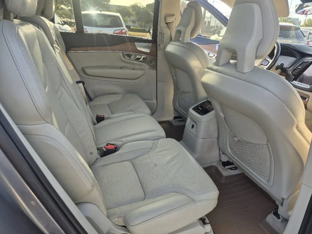 Used 2016 Volvo XC90 T8 Inscription w/ Vision Package AWD/4WD image 23