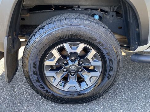 Certified 2021 Toyota Tacoma TRD Off-Road w/ TRD Premium Off Road Package image 16