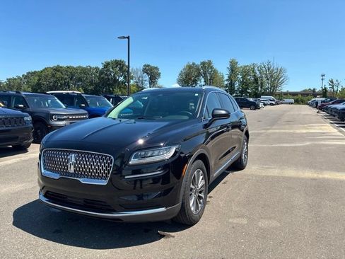 Used 2023 Lincoln Nautilus AWD w/ Premium Package image 2